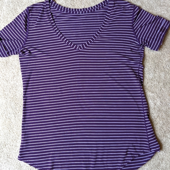 *AS SEEN ON INSTAGRAM* Lululemon Love Tee II lilac - Picture 1 of 5